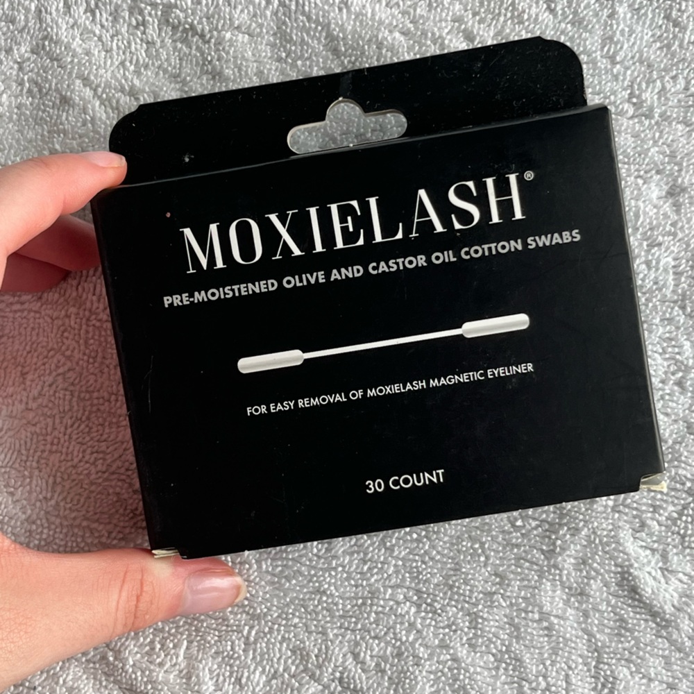 MoxieLash Black Makeup Remover Swabs